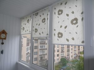 Установка рулонных штор на пластиковые окна в Тольятти